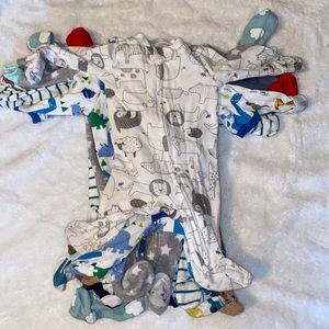 🚨Buy 2 get 1 free🚨 Bundle of 8 Carter’s NB Sleep & Play